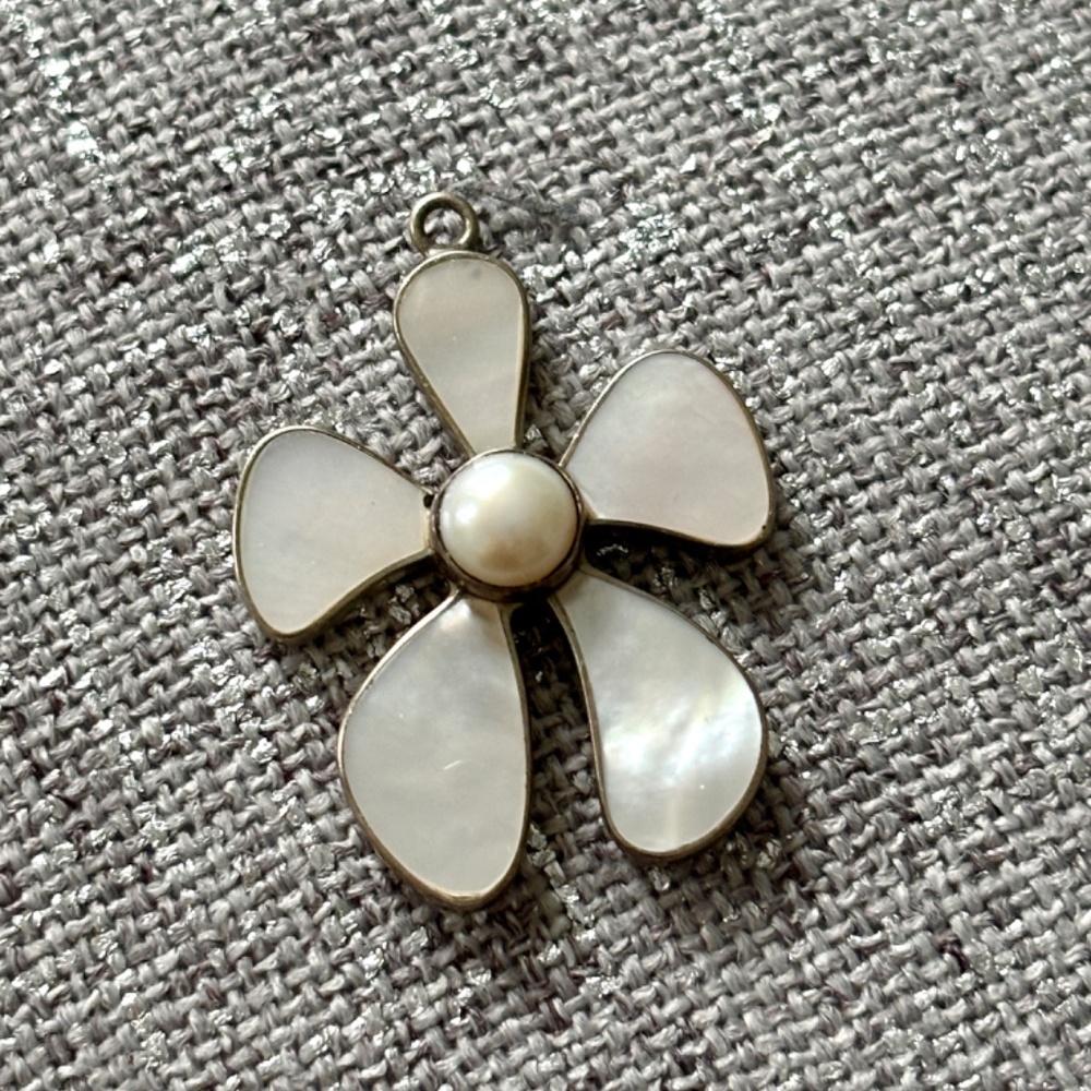 Sterling Silver Shiny Mother Of Pearl Pendant